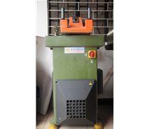 搖臂式裁斷機(jī)